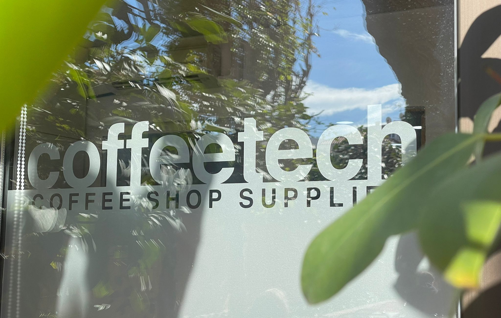 letrero oficinas coffeetech
